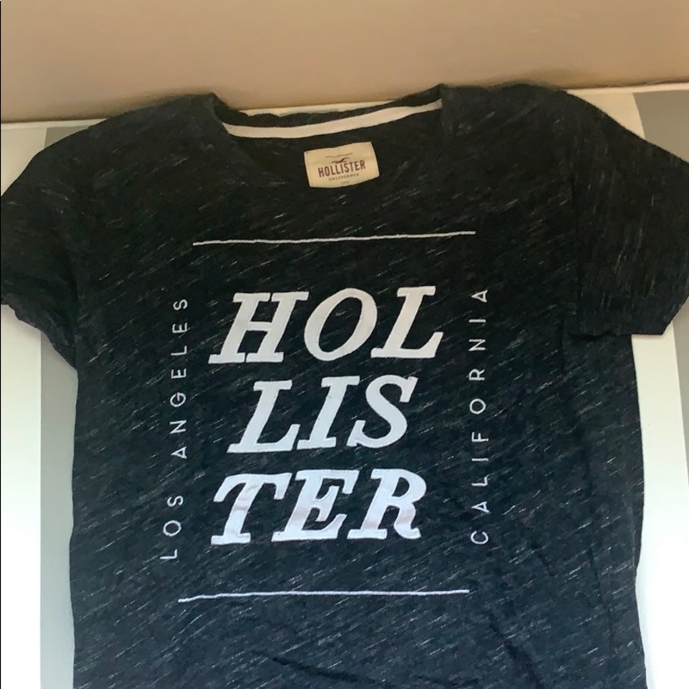 Hollister tee